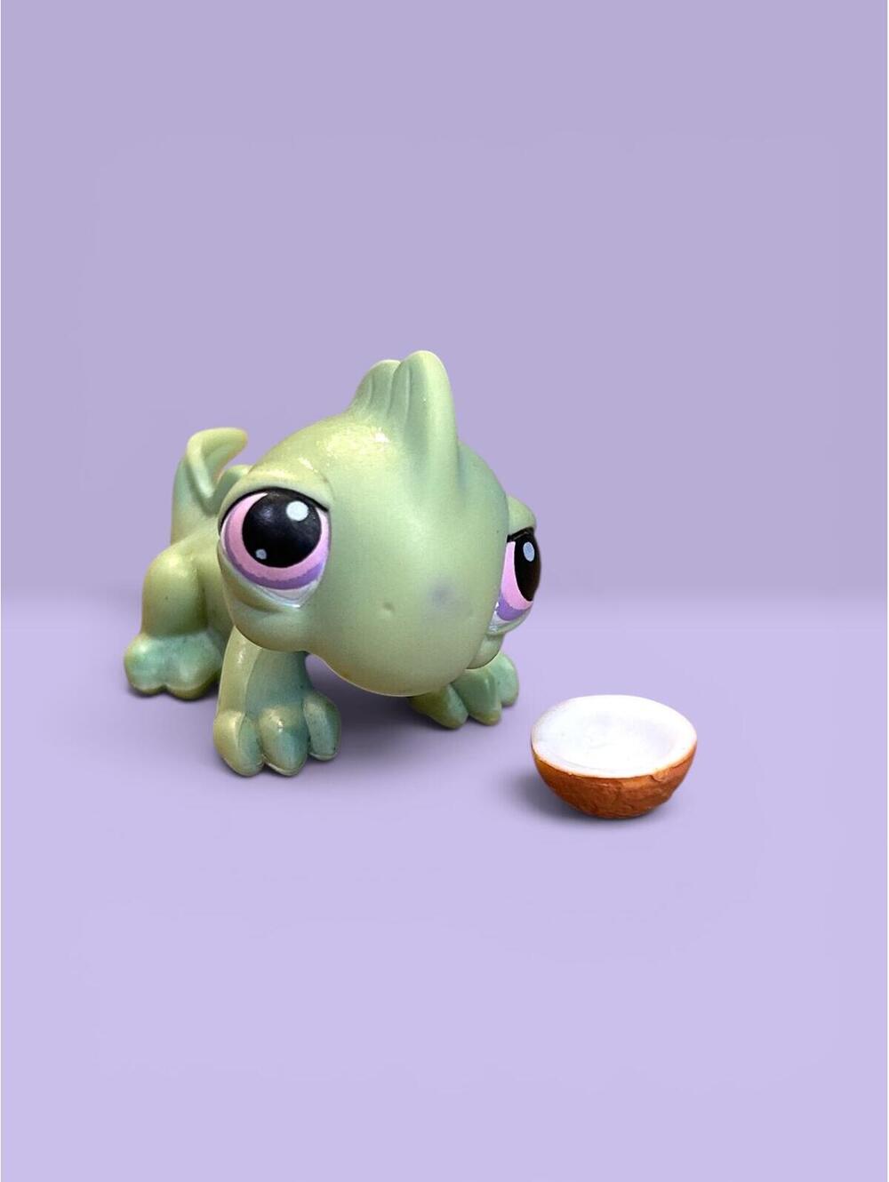 Littlest Pet Shop LPS Iguana Lizard #374 with Accessory